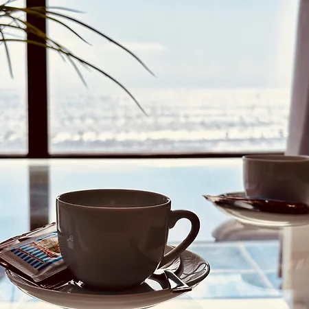 Click&guest - Radiant With Sea Views Appartement *