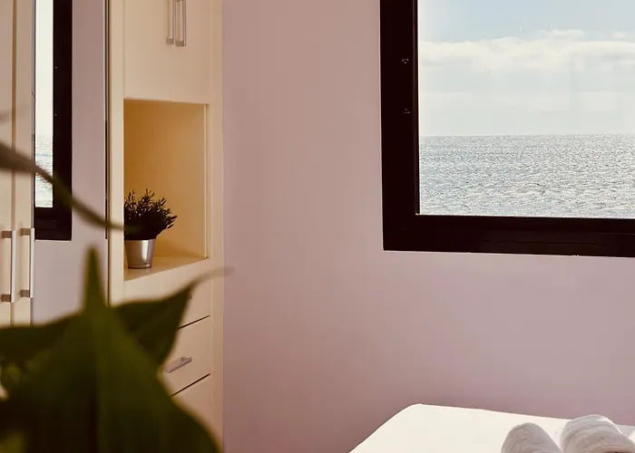 Click&guest - Radiant With Sea Views Appartement *